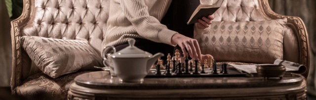 The Queen's Gambit Chess Course for Women Beginners: Think Like An Expert Chess Player