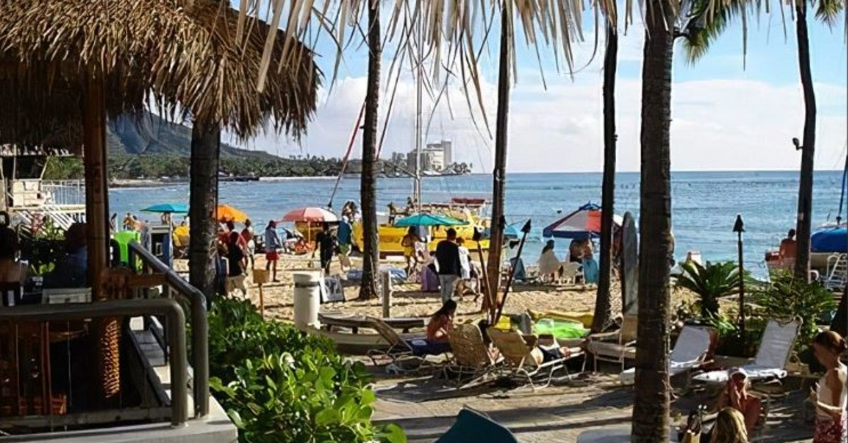 join-the-guestlist-no-host-social-barefoot-bar-at-the-hale-koa