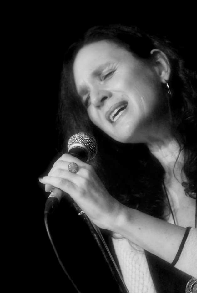 Tali Atzmon. ( Vocals Ukulele and percussion) Tali is a well known singer and performer and has been an upcoming actress for a number of years and she provides a valuable contribution to the music, image and arrangement of material for Talika events.