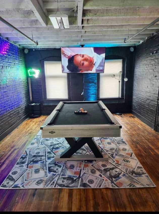 Pool table at the UE Gaming Lounge