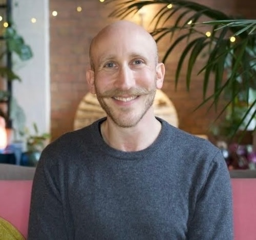 Headshot of Dr Clive Selwyn